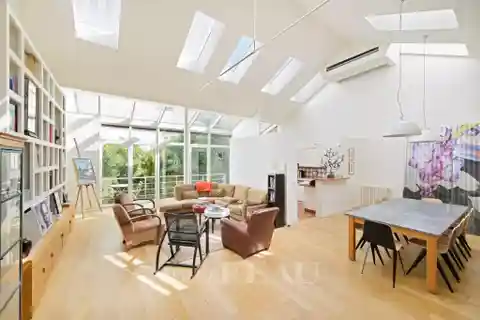 Exceptional Mid 19th Century Property Bathed in Sunshine