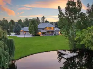 Waterfront Eagle Estate | Exclusive Location