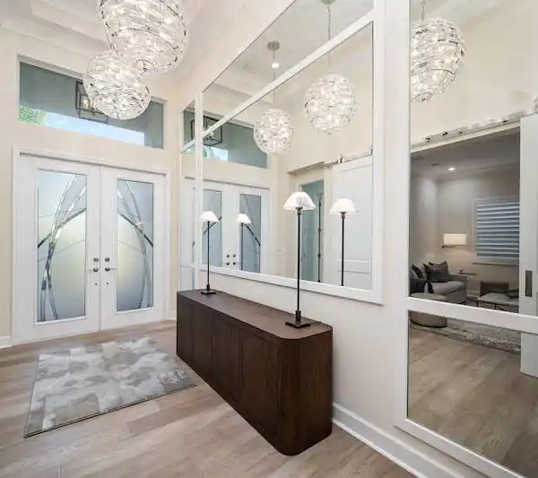 UPGRADED HOME FULL OF HIGH-END FINISHES