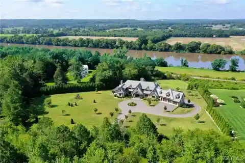 Magnificent Custom Home in Pembroke on the James