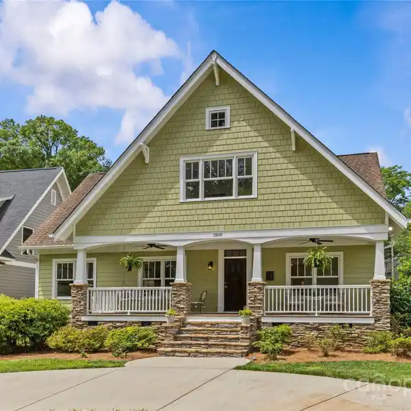 THE PERFECT BLEND OF CHARM AND CONVENIENCE