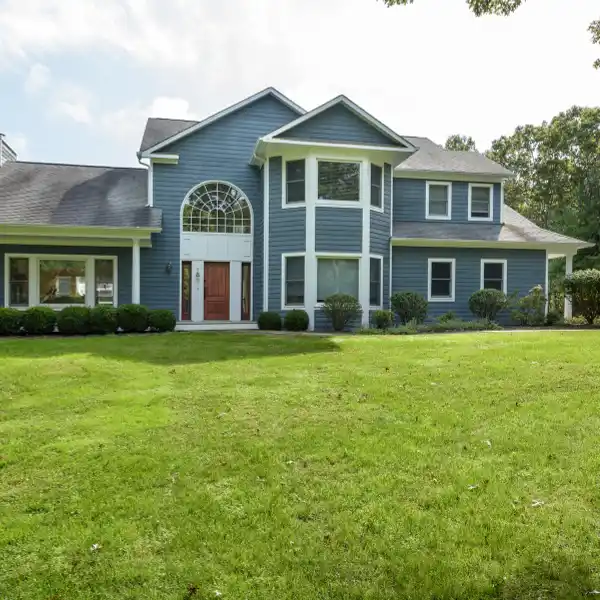 BEAUTIFULLY RENOVATED RENTAL HOME ON A QUIET CUL-DE-SAC