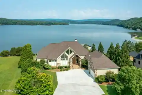 Exceptional Waterfront Home in Prestigious Grande Vista Bay