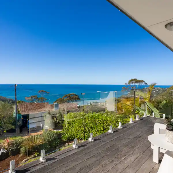 CONTEMPORARY COASTAL LIVING WITH EXPANSIVE DECK