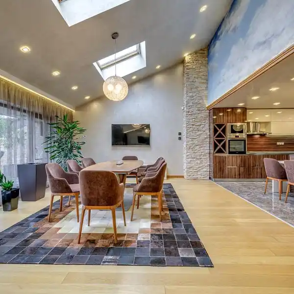 GORGEOUS PENTHOUSE IN A GATED COMPLEX