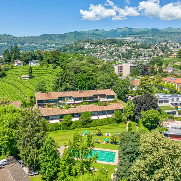 ELEGANT LAKE VIEW PENTHOUSE
