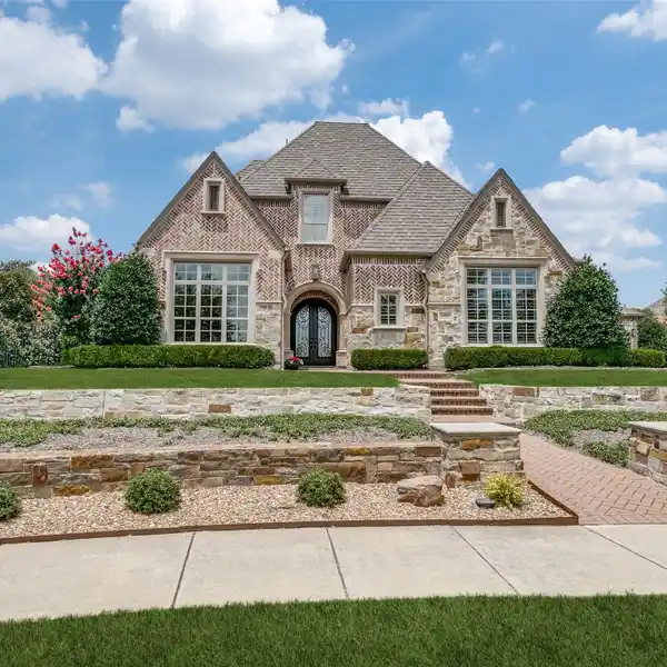 LUXURY AND COMFORT IN THE GATED ESTATES OF CRAIG RANCH