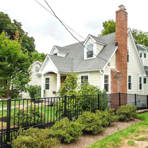 SUN-FILLED WESTOVER GEM NEAR METRO & PARK