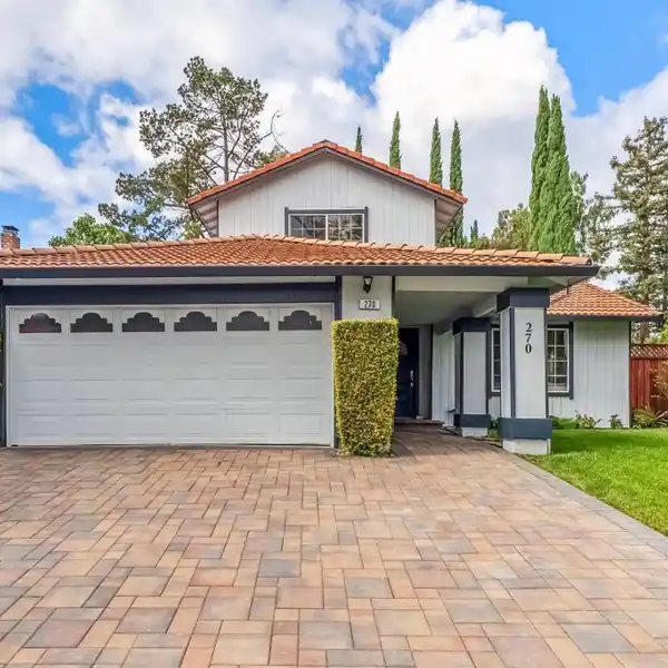 GOURMET INTERIORS WITH LIGHT-FILLED SOPHISTICATION