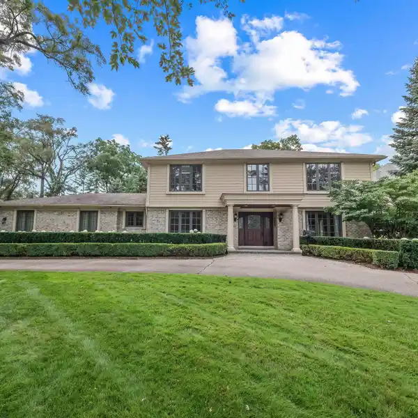 RESORT-STYLE LIVING WITH TIMELESS SOPHISTICATION