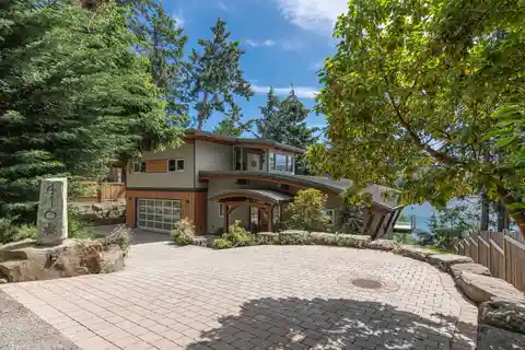 Breathtaking Waterfront Home: Luxury, Design, and Sustainability