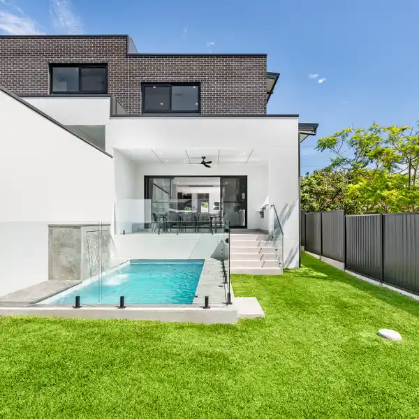 BRAND-NEW FAMILY DUPLEX