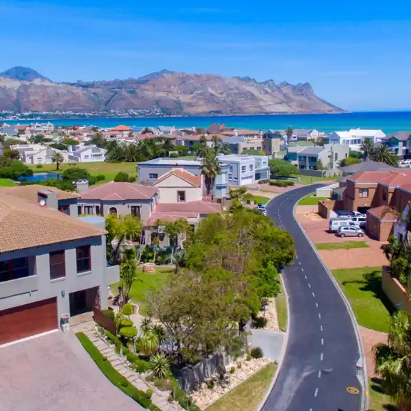 EXPANSIVE CHARACTER HOME