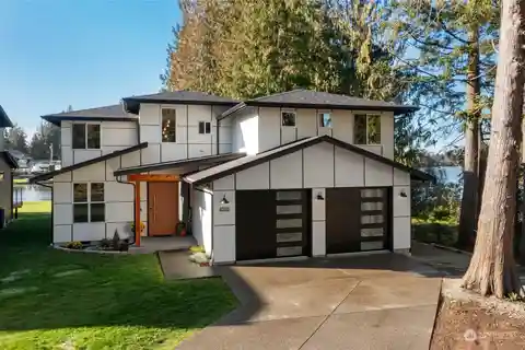 Stunning Oasis on Lake Tapps