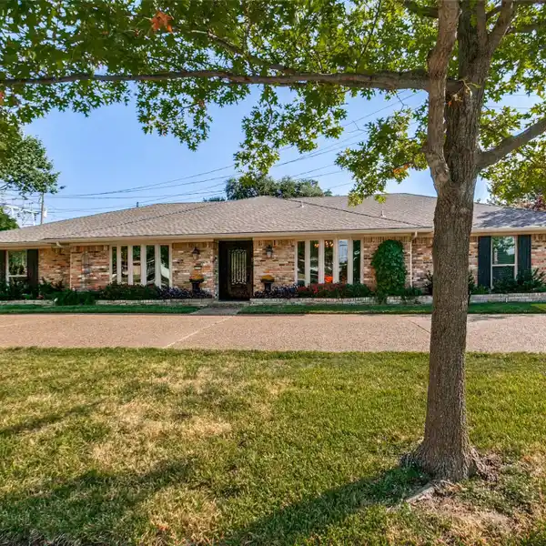 ELEGANT HOME ON A PRIVATE CORNER LOT