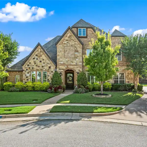 WONDERFULLY MAINTAINED EXECUTIVE HOME IN CAMDEN PARK