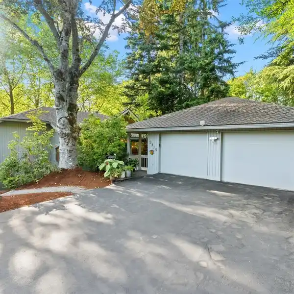 PRIVATE RETREAT IN WINCHESTER ESTATES