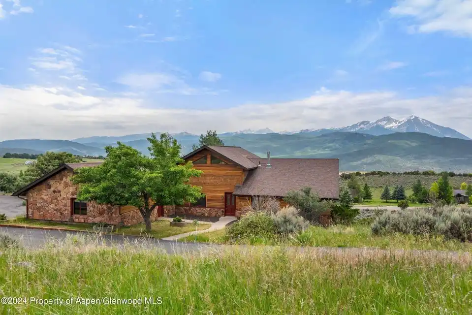 Well Maintained Classic Ranch Style Home