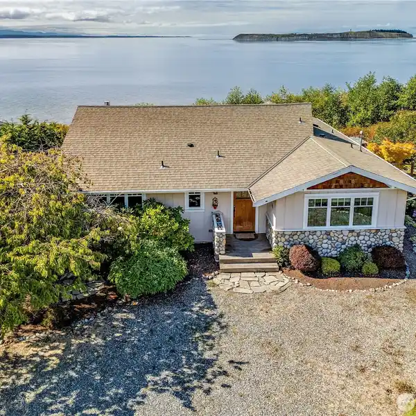 THOUGHTFULLY REMODELED WATERFRONT CAPE GEORGE HOME