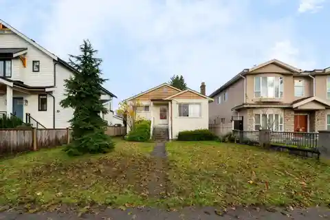 Well-maintained Home on a Quiet Street in Renfrew Heights