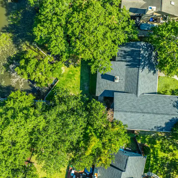 CUSTOM ALL-BRICK HOME IN A BEAUTIFUL ESTABLISHED NEIGHBORHOOD