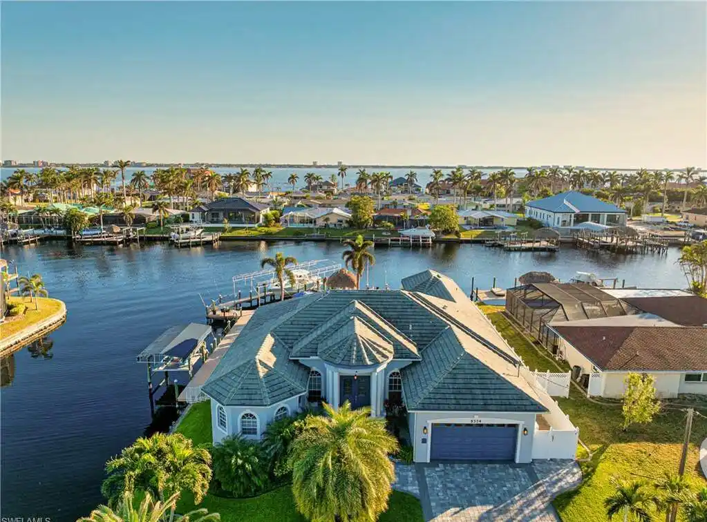 Unbeatable Location in the Prestigious Yacht Club Neighborhood