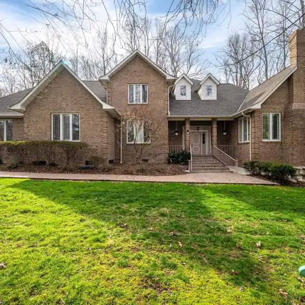 SERENE 2.91-ACRE PROPERTY IN COUNTRY CLUB GARDENS