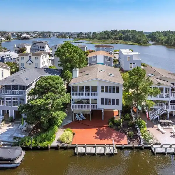 SPACIOUS WATERFRONT HOME WITH BEAUTIFUL VIEWS