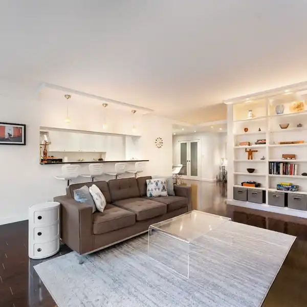 FULLY RENOVATED SPLIT TWO BEDROOM ON THE UPPER EAST SIDE