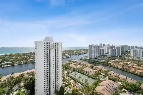Bright Unit with Amazing Views
