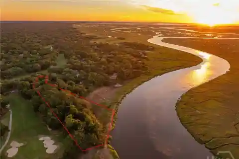 Over Three Acres in the Landings