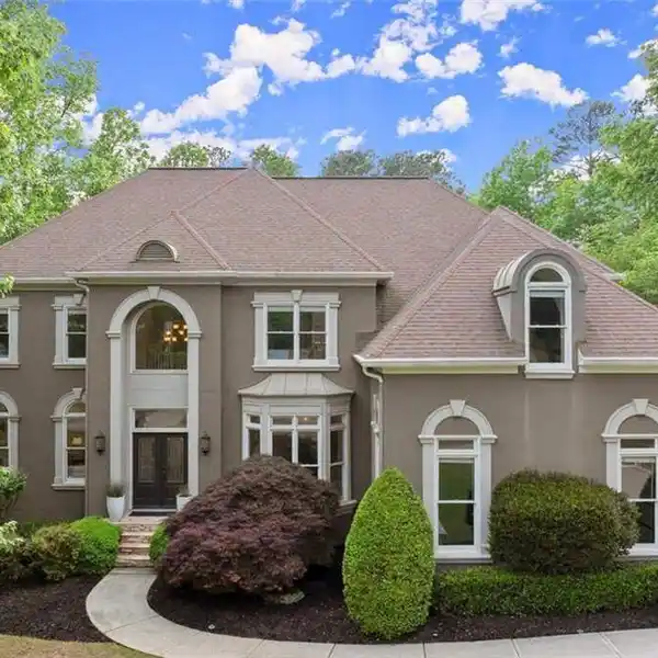 TIMELESS ELEGANCE IN A RESORT-STYLE SETTING