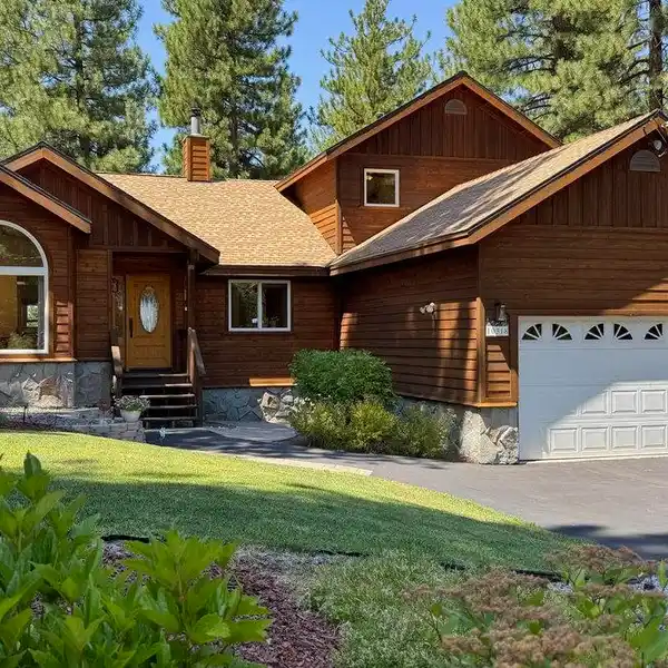 LOVELY HOME WITH SPECTACULAR VIEWS!