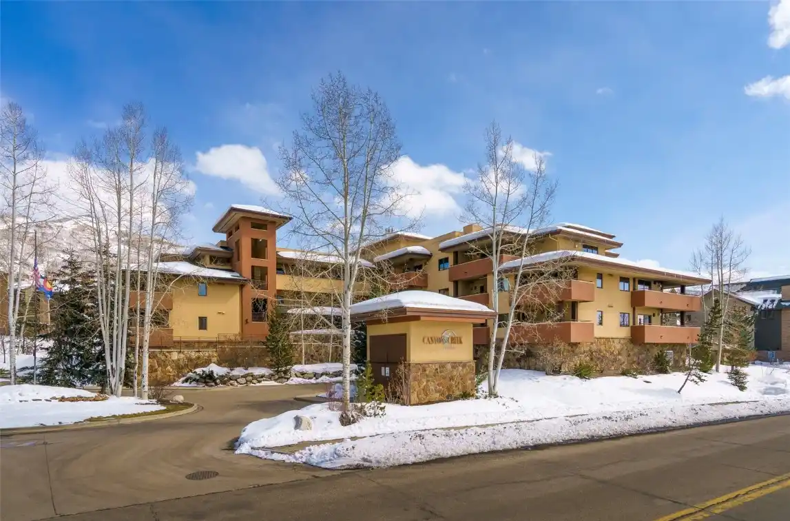 Completely Furnished Top Floor Home in Canyon Creek