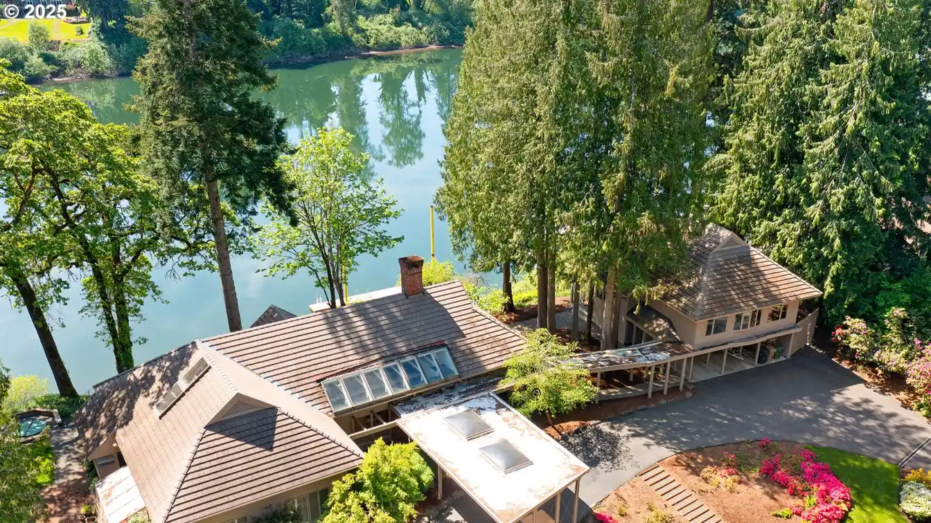 Extraordinary Riverfront Sanctuary