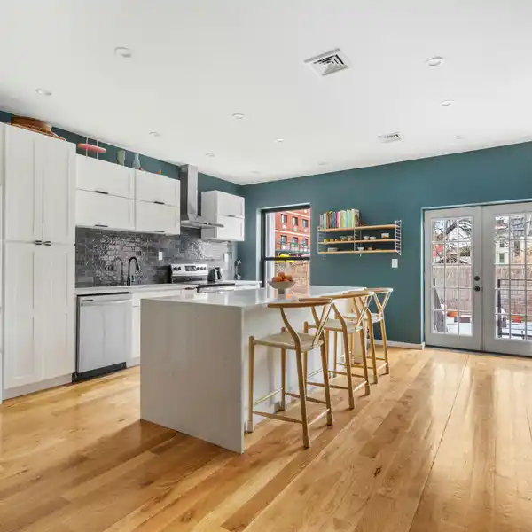 VERSATILE TOWNHOUSE