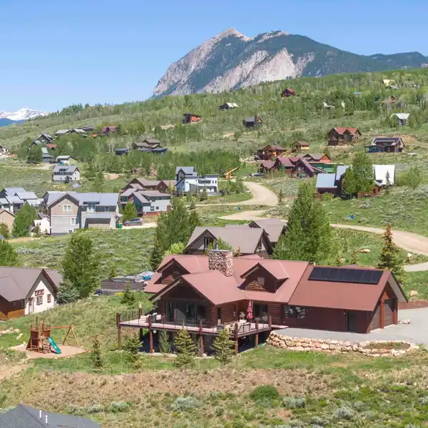 MOUNTAIN CHARM WITH MODERN UPDATES