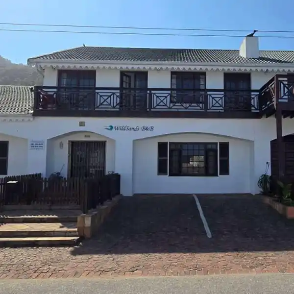 VERSATILE PROPERTY STEPS TO THE BEACH