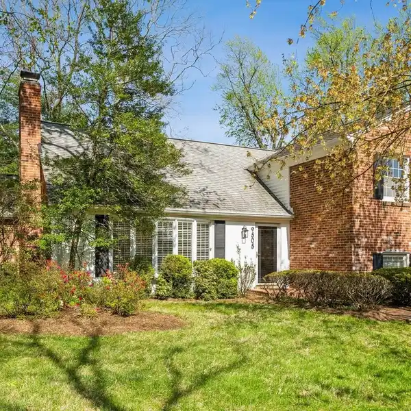 ARE BETHESDA GEM ON HALF-ACRE CUL-DE-SAC LOT