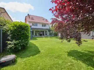 Impressive Home Full of Modern Features