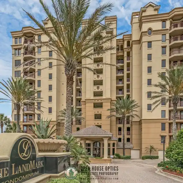RESORT-STYLE LIVING IN THE LANDMARK