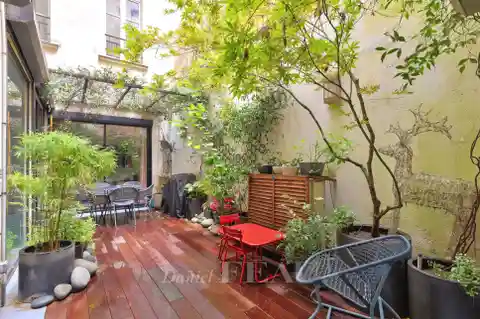 Renovated 18th Century Apartment with Private Patio