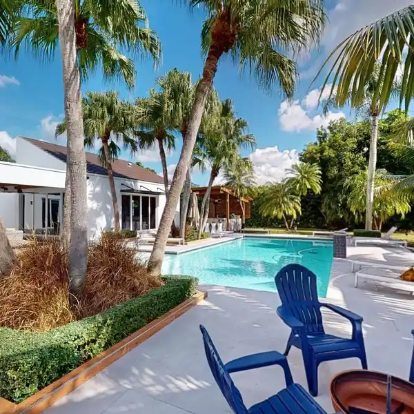CONTEMPORARY FAMILY HOME WITH LUXURY AMENITIES