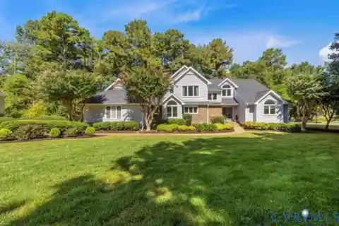 Versatile Living Spaces and Luxury Kitchen in a Private, Scenic Setting