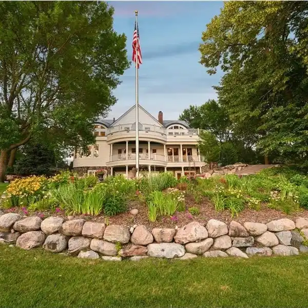 CUSTOM EXECUTIVE HOME ON WEST LAKE SYLVIA