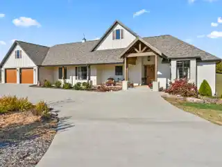 Perfect Blend of Country Privacy and City Convenience