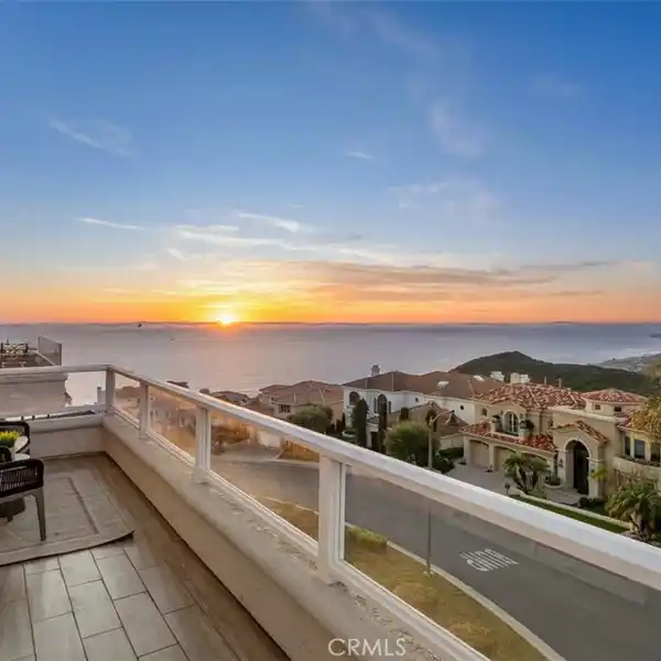 LAGUNA SUR CORNER HOME WITH PANORAMIC COASTAL VIEWS