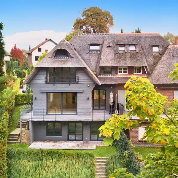 CHARMING VILLA IN A GREEN SETTTING