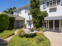 ENTERTAINER'S DELIGHT IN THE HIGHLY SOUGHT-AFTER CONSTANTIA HILLS