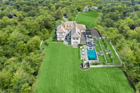 Charming Connecticut Estate with Guest House